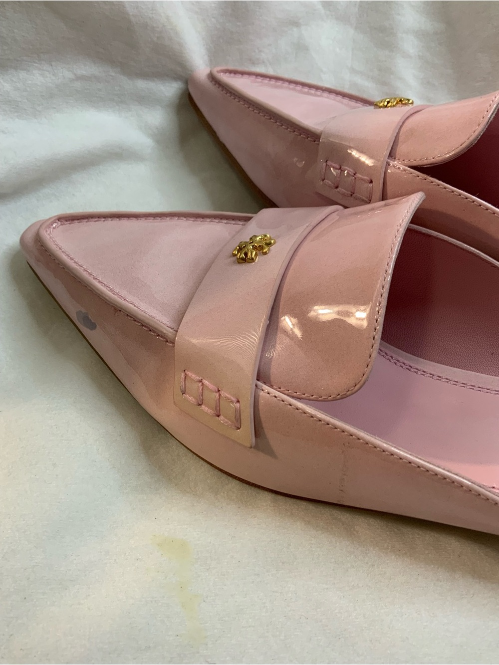 Tory Burch Blush Pink Patent Leather Pointed Slip-On Mules with Gold Emblem - Picture 5 of 8